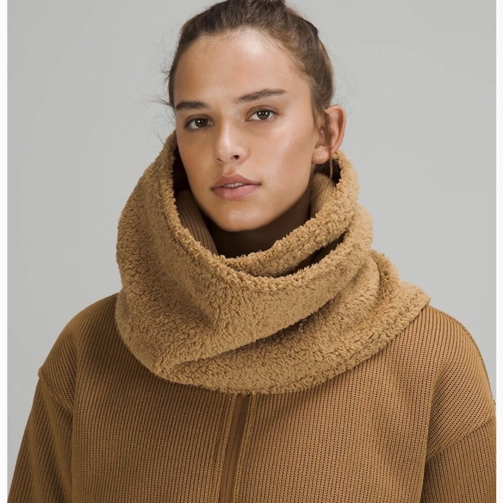 LULULEMON Customizable Snap Skinny Fleece Scarf OS Camel Brown Gorpcore Casual